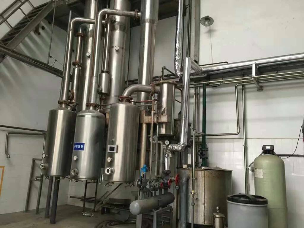 三效蒸發(fā)器的概述: 三效蒸發(fā)器的概述: